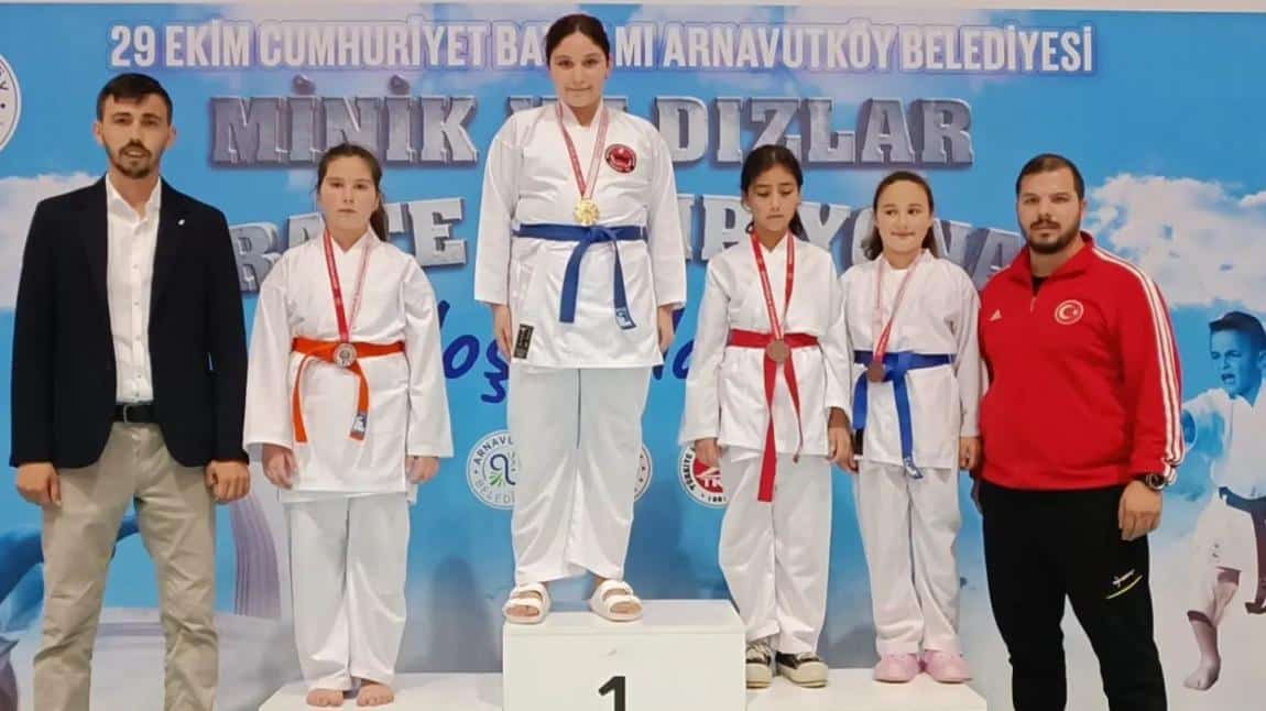 Öğrencimiz Zeynep Derici Cumhuriyet Kupası Minik Yıldızlar Kategorisinde Bölge şampiyonu oldu...