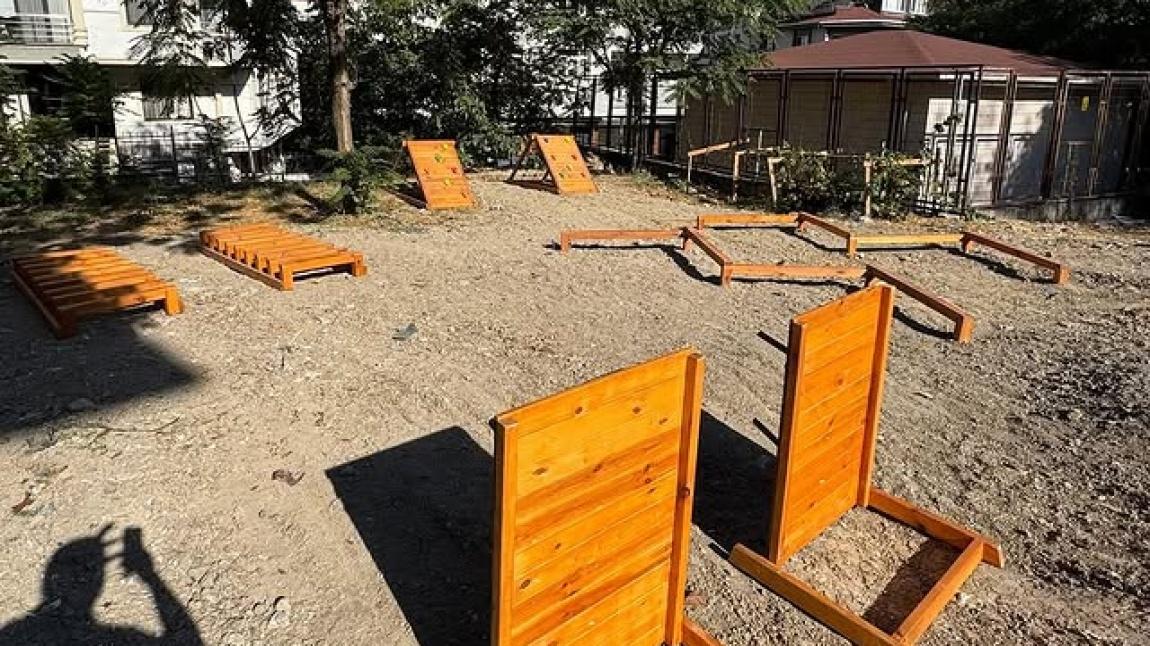 Okul öncesi öğrencilerimizin fiziksel gelişimlerini desteklemek amacıyla yeni bir etkinlik parkuru kuruldu